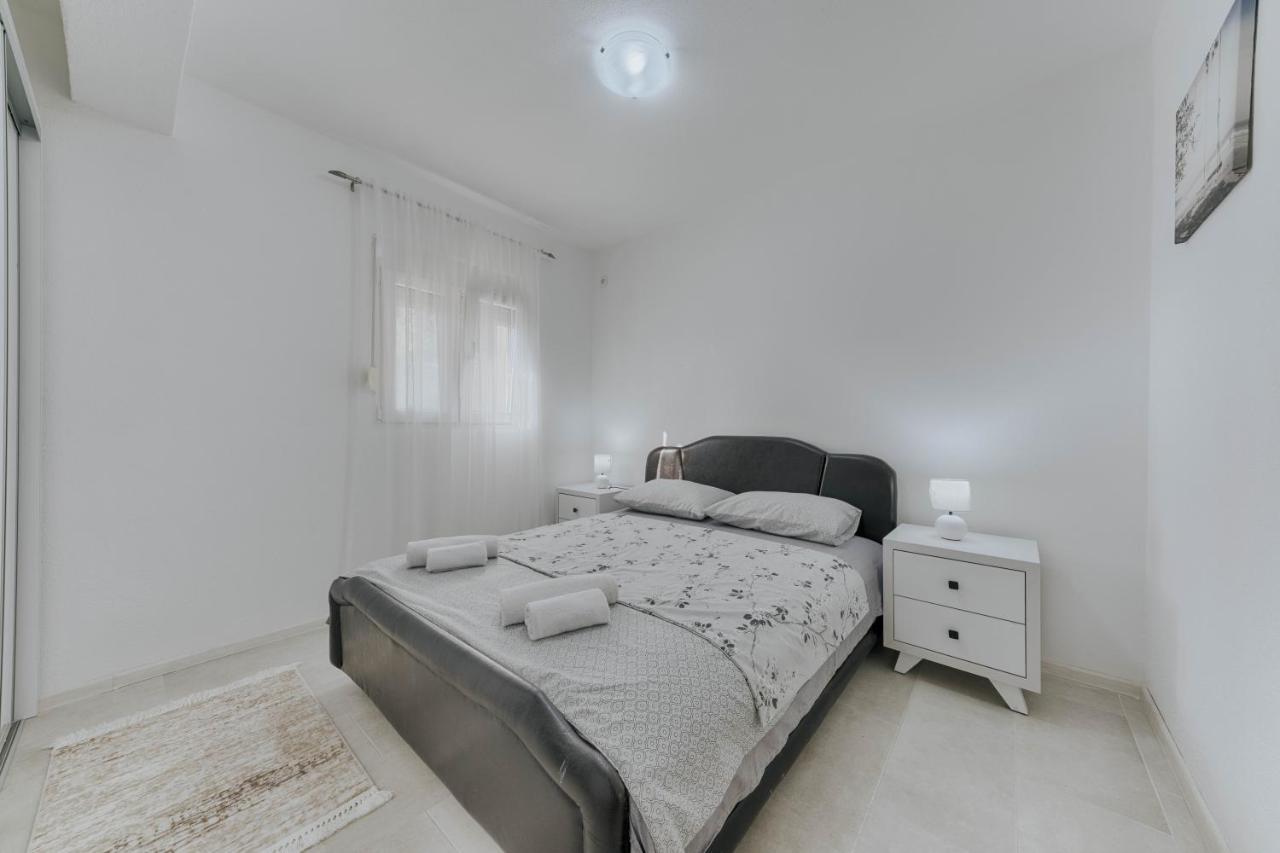 Apartmani Vittoria Бар Екстер'єр фото