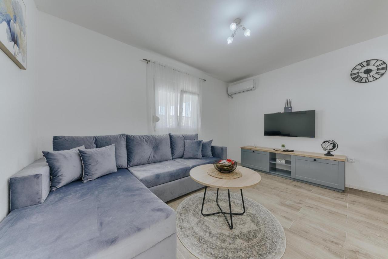 Apartmani Vittoria Бар Екстер'єр фото