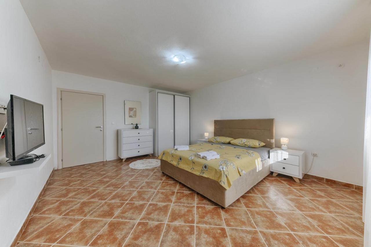 Apartmani Vittoria Бар Екстер'єр фото