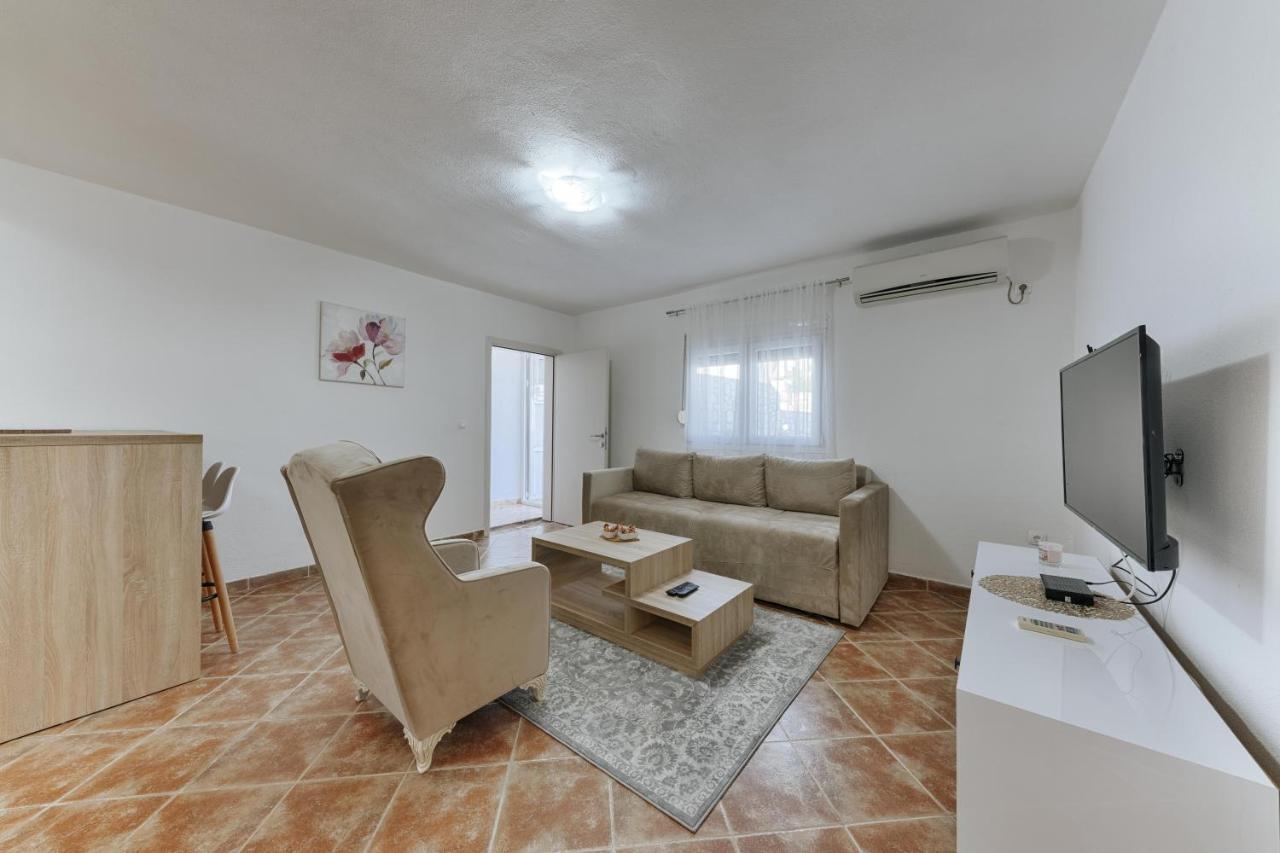 Apartmani Vittoria Бар Екстер'єр фото